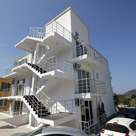 Apartments Victoria Sutomore Bagian luar foto