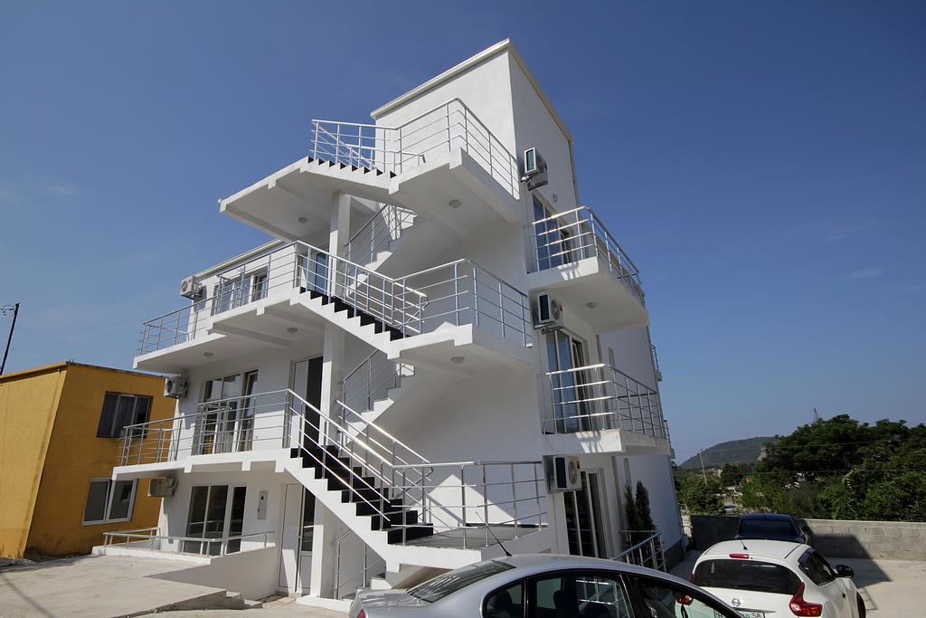 Apartments Victoria Sutomore Bagian luar foto