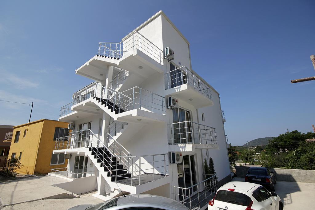 Apartments Victoria Sutomore Bagian luar foto