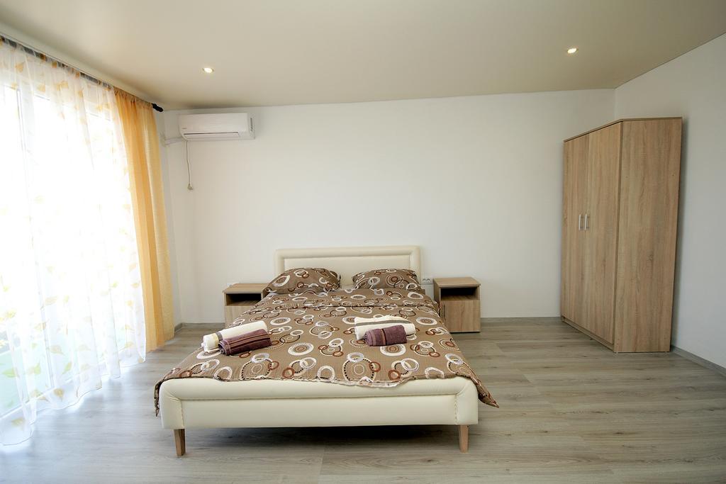 Apartments Victoria Sutomore Bagian luar foto